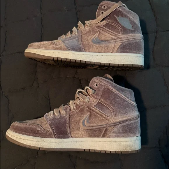 Jordan 1 lavender velvet high size 9 - Picture 2 of 5